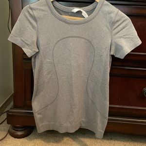 Lululemon size 4 grey swiftly tech top